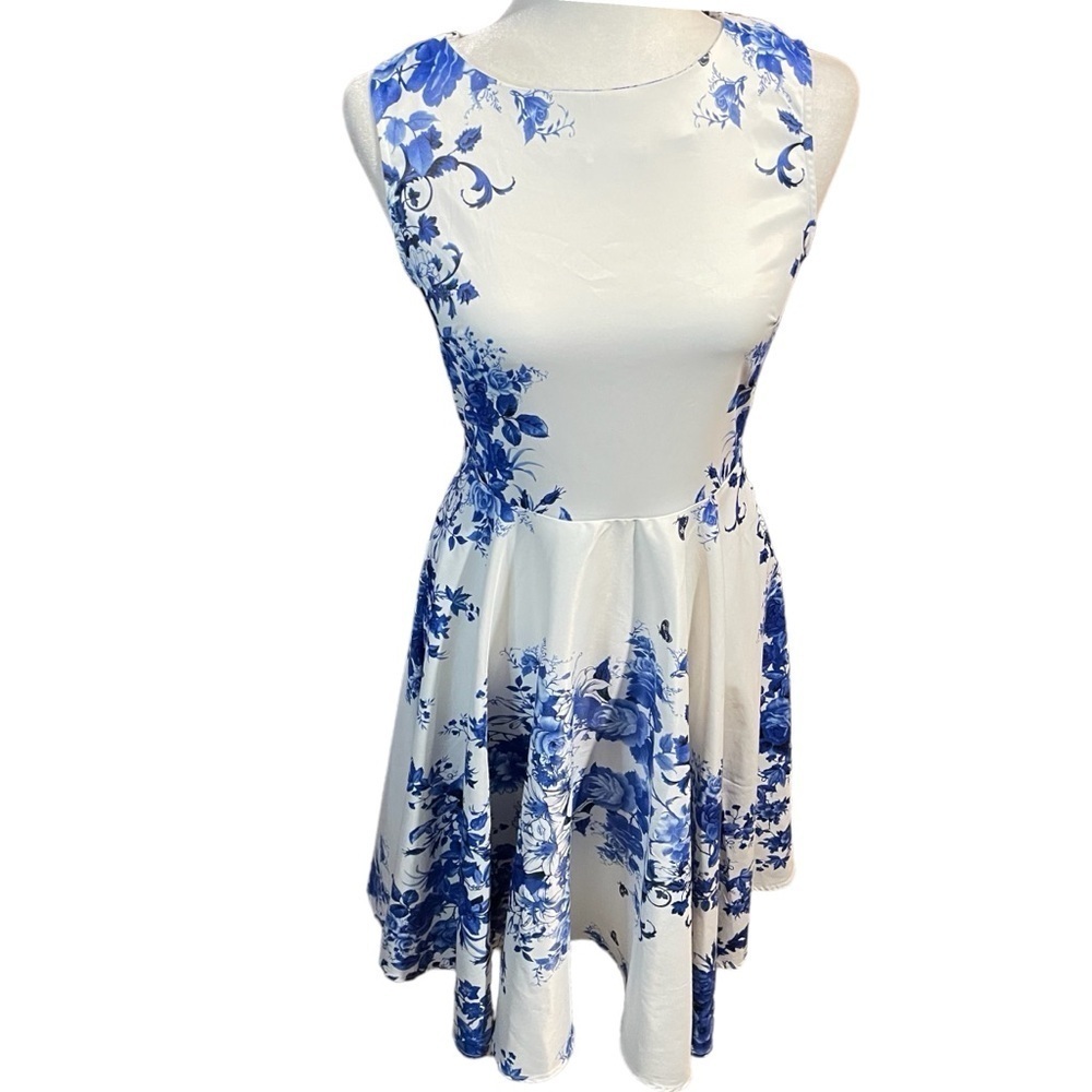 1861 Blue and White Floral Circle Skirt Dress - size Small - Zipper/Tie Back